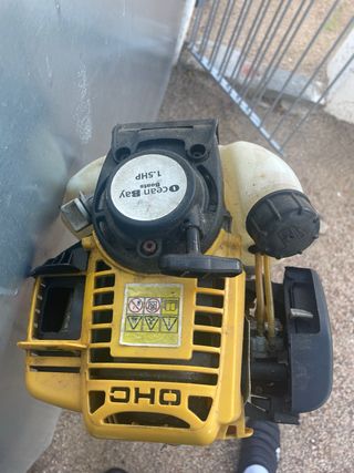 Motor fueraborda amarillo