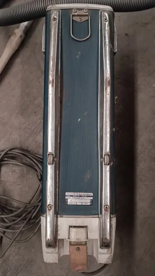 Aspirador Electrolux Cilindro Azul y Blanco