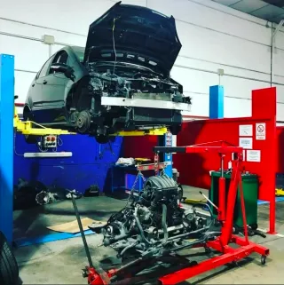 Taller box de mecanica coches y moto