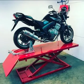 Taller box de mecanica coches y moto