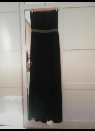 Vestido de fiesta negro con pedrería