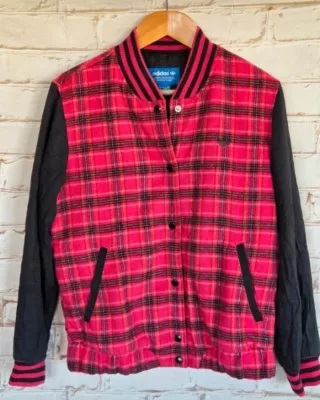 Chaqueta Adidas cuadros roja y negra