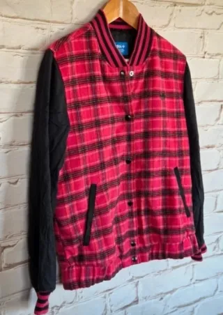 Chaqueta Adidas cuadros roja y negra