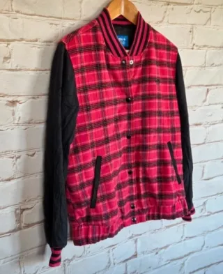 Chaqueta Adidas cuadros roja y negra