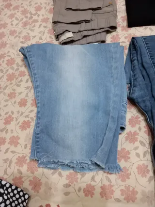 Set pantaloni blu e grigi