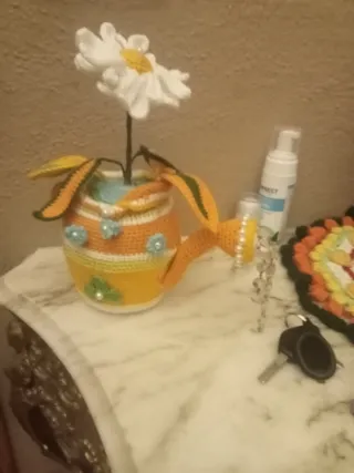 Regadera tejida a crochet decorativa