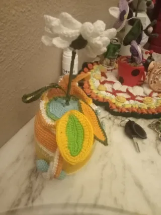 Regadera tejida a crochet decorativa