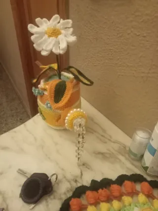 Regadera tejida a crochet decorativa