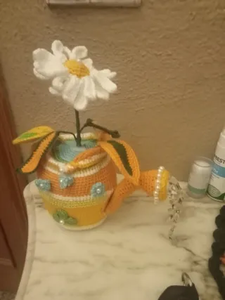 Regadera tejida a crochet decorativa