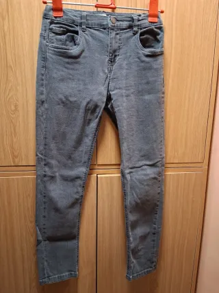 Lote 2 pantalones vaqueros (gris y azul)