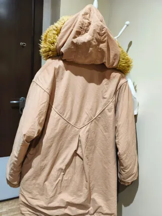 Chaqueta mujer beige con capucha