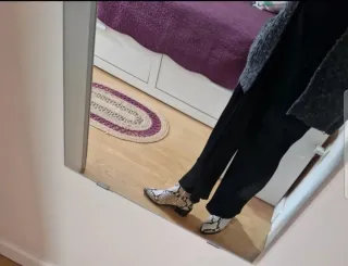 Botines efecto piel serpiente talla 38.