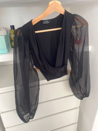 Top Bershka negro mangas transparentes