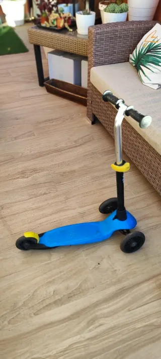 Patinete infantil 3 ruedas oxelo azul y amarillo