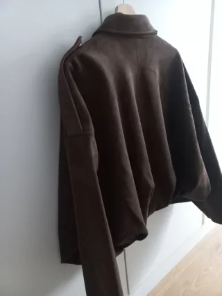 Cazadora efecto ante Zara Talla M