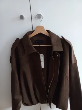 Cazadora efecto ante Zara Talla M