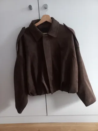 Cazadora efecto ante Zara Talla M