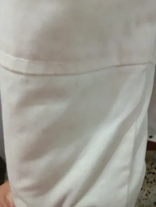 Abrigo blanco con capucha y pelo