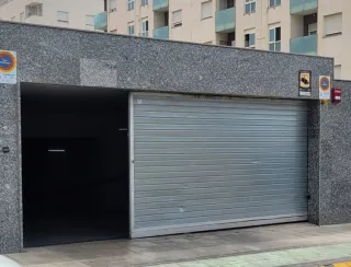 Se alquila Garaje para motos, zona Av ronda