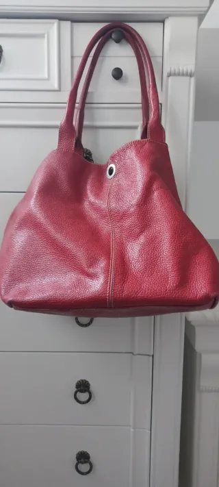 Bolso de piel rojo