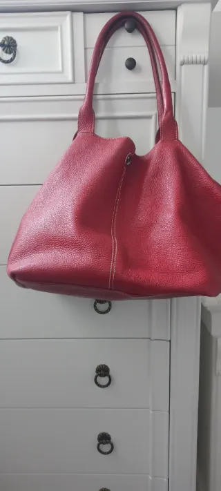 Bolso de piel rojo