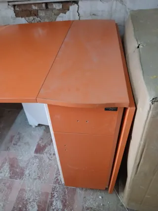 Mesa abatible naranja