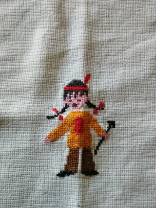 Tapete infantil bordado a mano