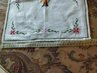 Tapete infantil bordado a mano