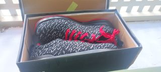 Zapatos de seguridad negros y rojos sin usar