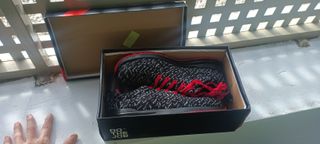 Zapatos de seguridad negros y rojos sin usar