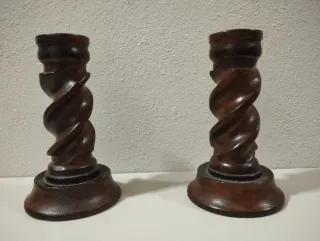 Candelabros de madera tallada