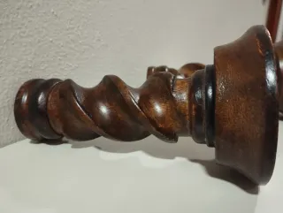 Candelabros de madera tallada