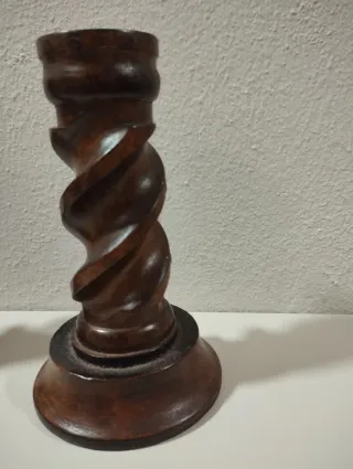 Candelabros de madera tallada