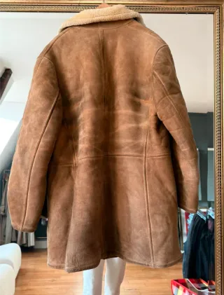 Abrigo de piel de cordero y lana. Muy calentito y