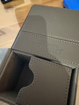 Ultimate Guard Caja para 2 Mazos + Dados