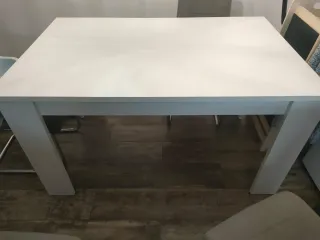 Mesa de comedor extensible blanca de madera