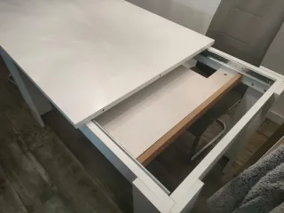 Mesa de comedor extensible blanca de madera