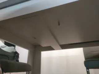 Mesa de comedor extensible blanca de madera