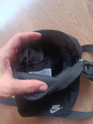 MOCHILA-BANDOLERA HERITAGE NIKE NEGRA