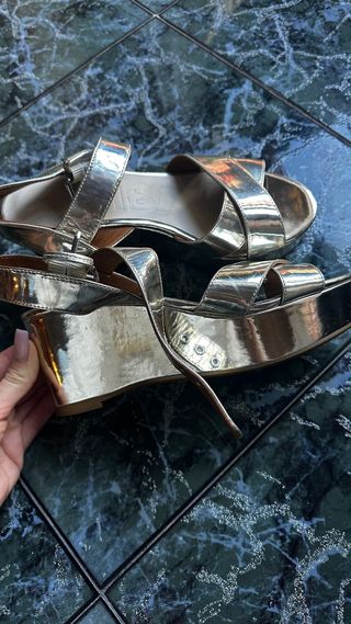 Tacones BIMBA Y LOLA dorados