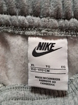 Pantalón chándal Nike gris 13-14 años