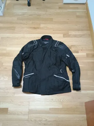 Chaqueta de moto negra. Talla grande.
