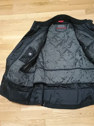 Chaqueta de moto negra. Talla grande.