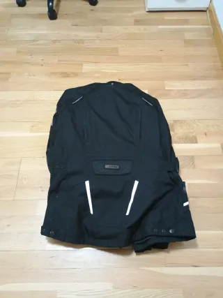 Chaqueta de moto negra. Talla grande.