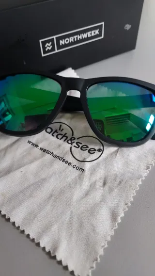 Occhiali da sole Northweek a specchio. Nuovi