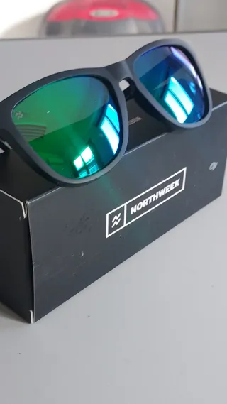 Occhiali da sole Northweek a specchio. Nuovi