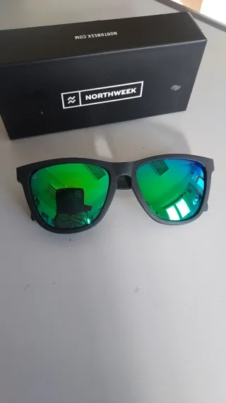 Occhiali da sole Northweek a specchio. Nuovi