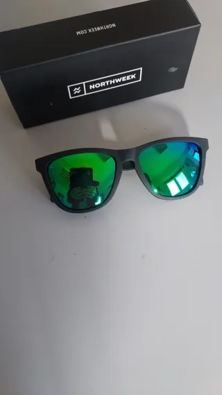 Occhiali da sole Northweek a specchio. Nuovi