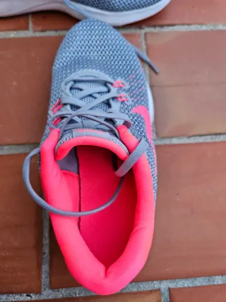 Zapatillas Nike Gris y Rosa Talla 37, 5