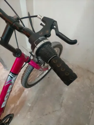 Bicicleta infantil roja